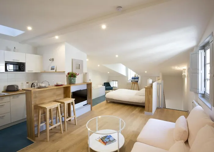 Centre Historique - Tour Du Pin 3 *