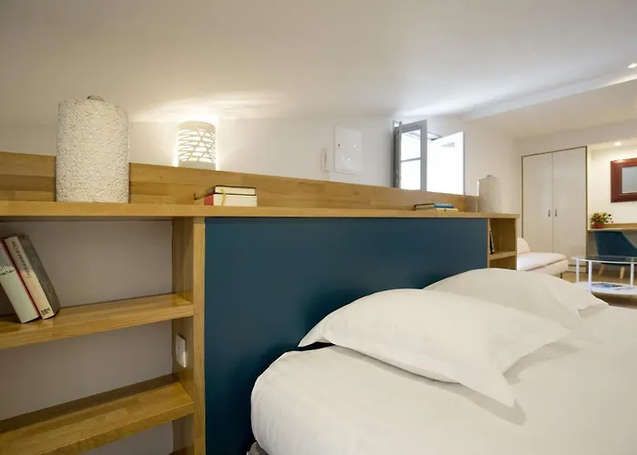 Apartment Centre Historique - Tour Du Pin 3 *